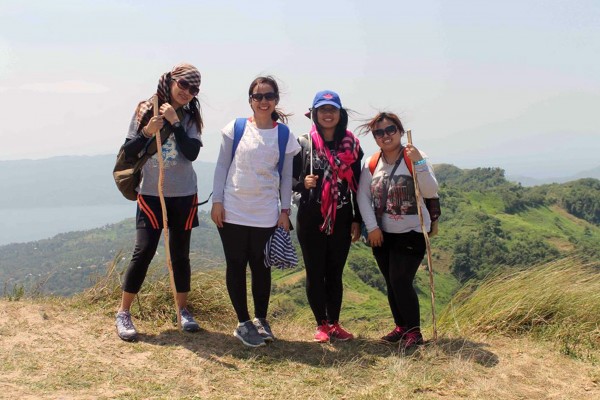 Office girls by weekdays, climbers by weekends