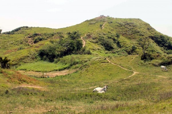 The two summits frequented by trekkers